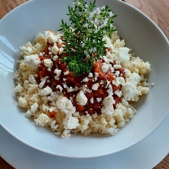 Mehr Informationen zum Thema: Schneller Couscous mit Tomaten-Linsen-Soße